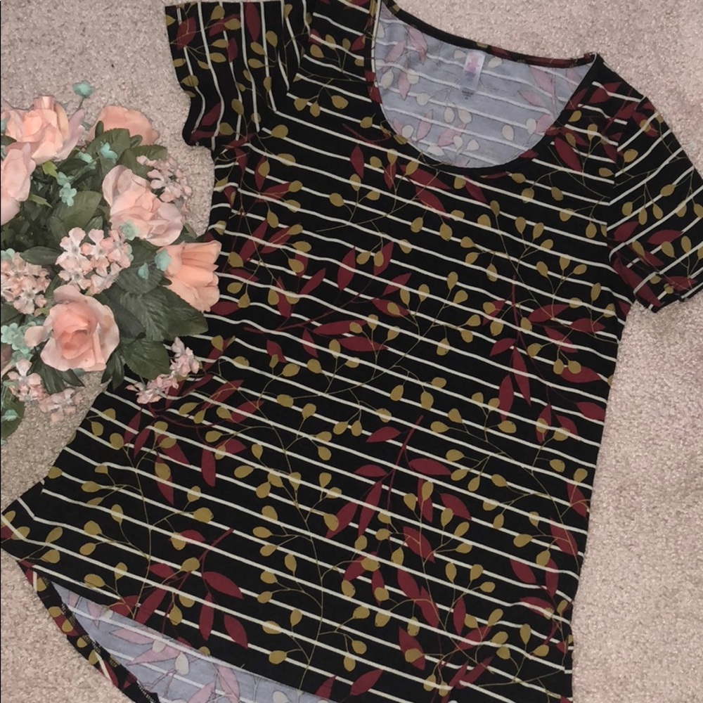 🎊CLEARANCE 🎊 LulaRoe T-shirt
